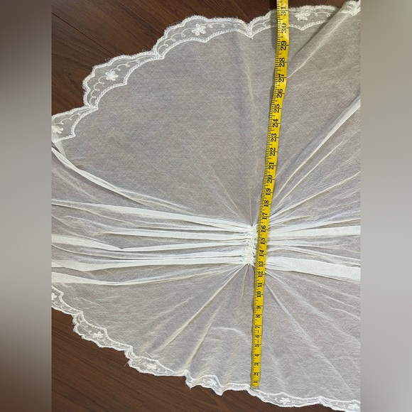 Elegant White Lace Bridal Veil